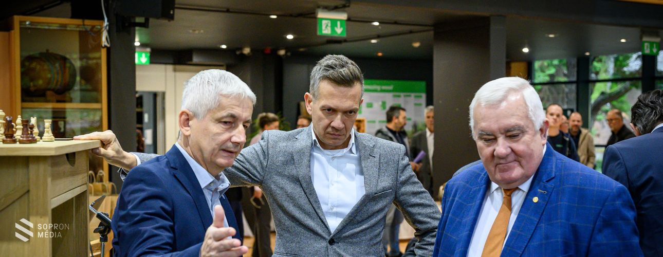 A bázisiskolák faipari szakmai versenyének megnyitója zajlott a Ligneumban