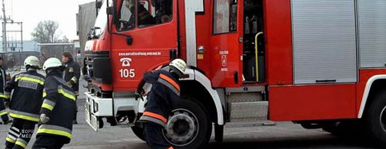 A soproni hivatásos tűzoltók megfékezték a tüzet