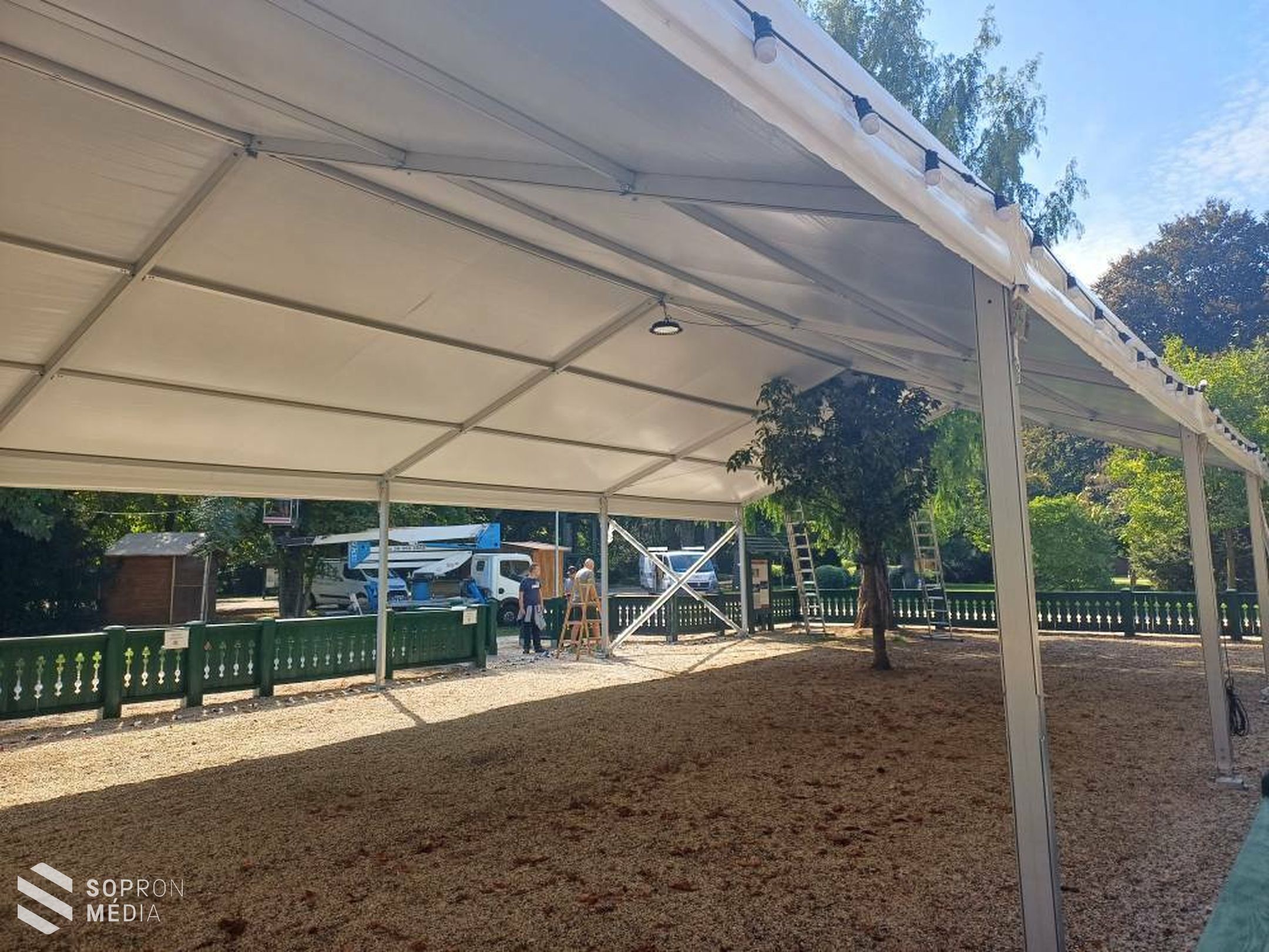 Pénteken startol a Soproni Szüreti Napok, már zajlanak az előkészületek az Erzsébet-kertben