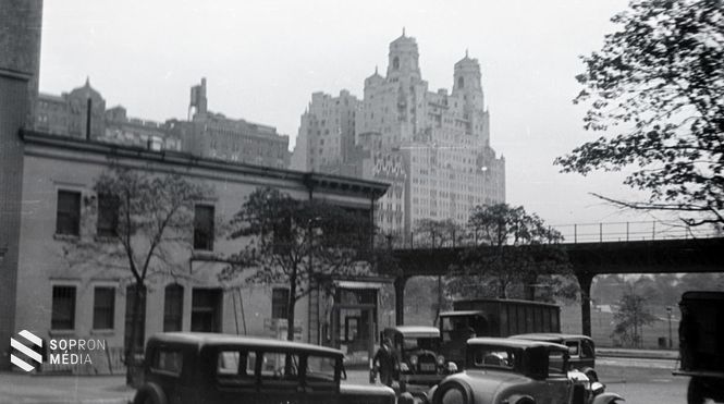 1929, New York. A háttérben Róth Imre egyik kultikus épülete, a The Beresford.