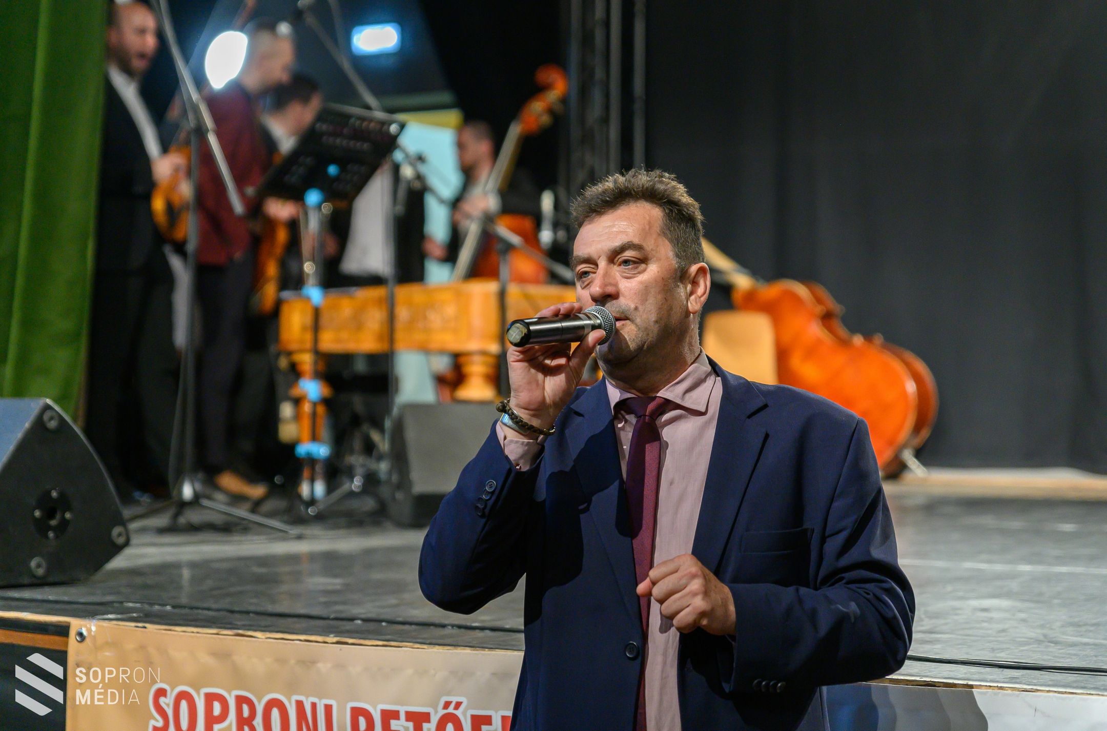 Néptáncvetélkedő a GYIK Rendezvényházban
