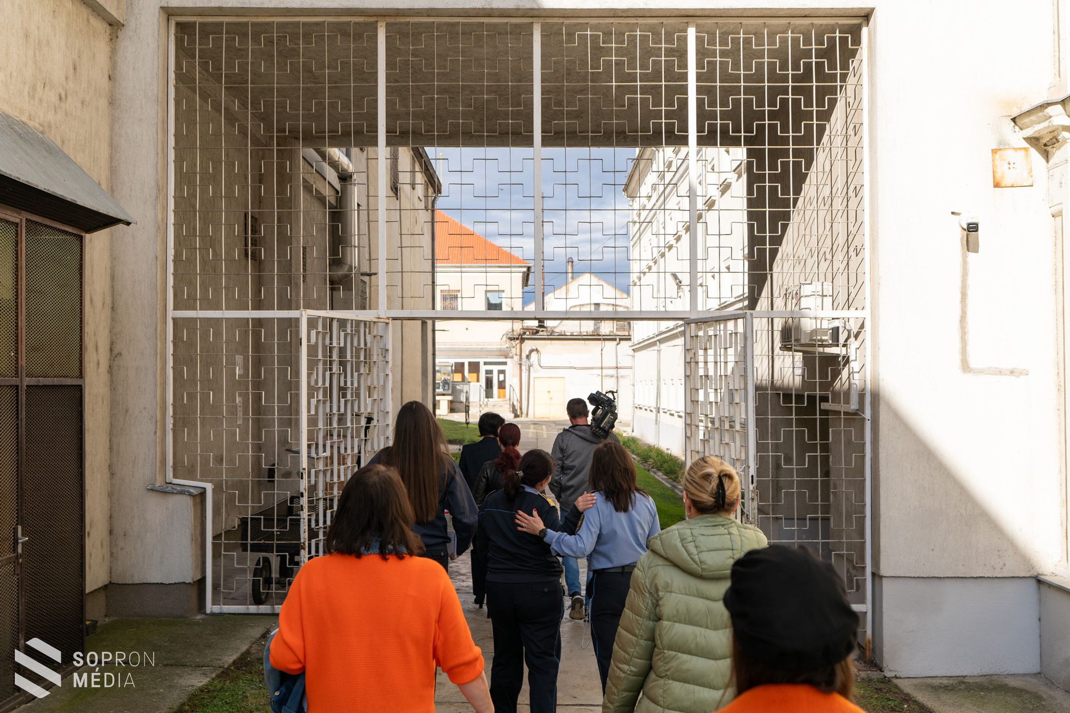 „A rács két oldalán” – Ilyen volt a nyílt nap a Sopronkőhidai Fegyház és Börtönben.