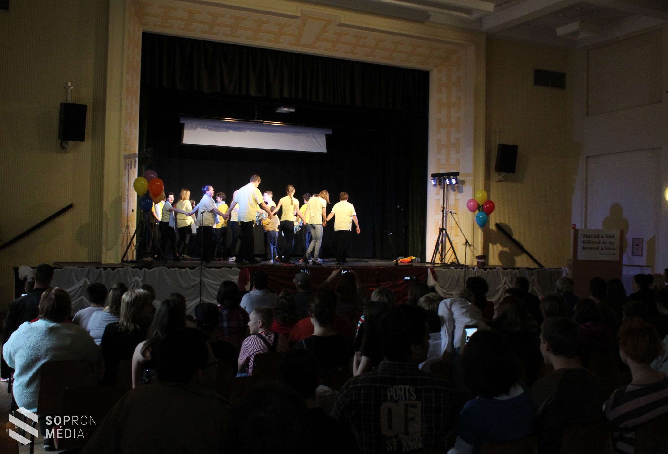 Közel 200 diák szerepelt a kulturális bemutatón 