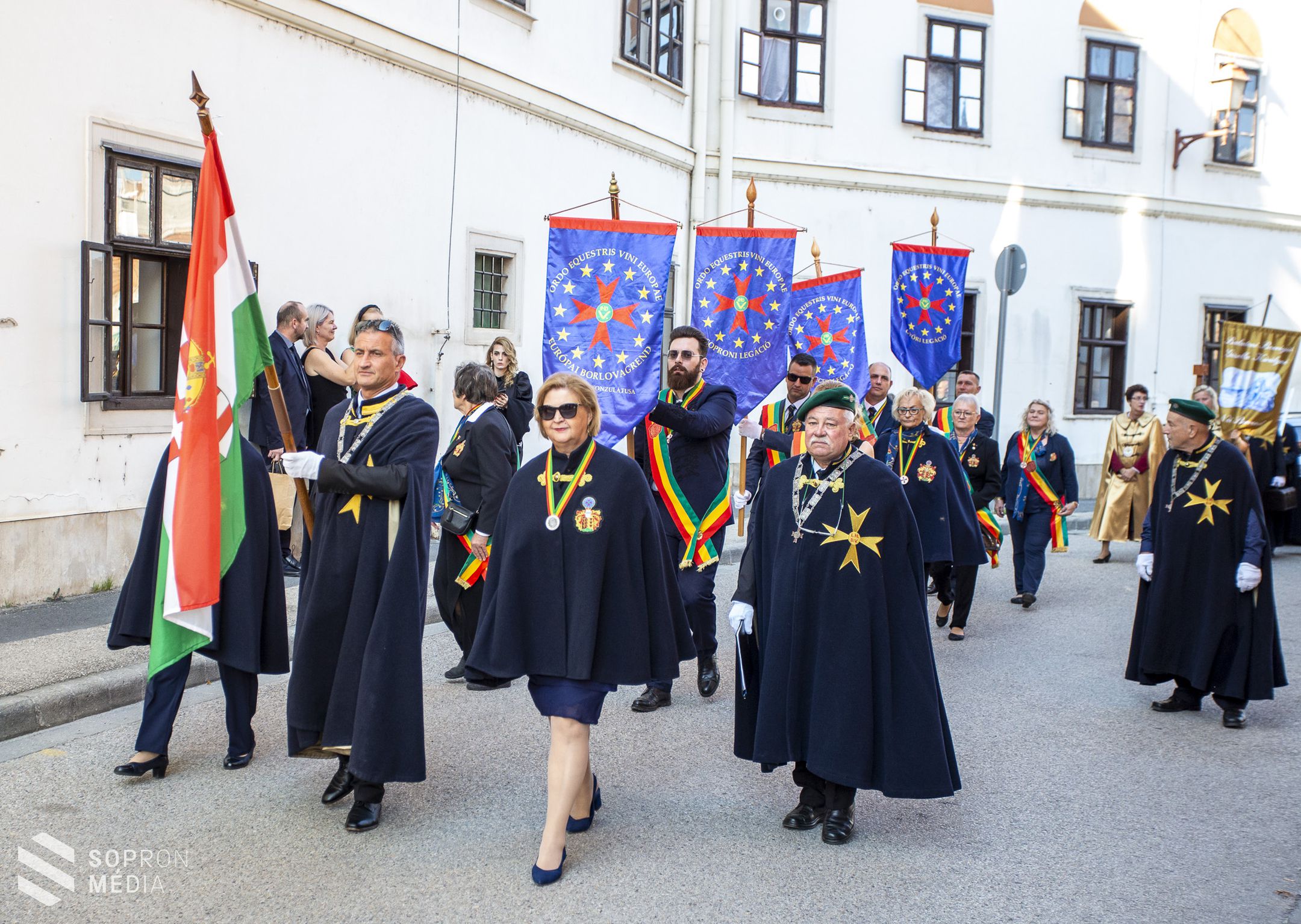 Új tagokat avatott az Európai Borlovagrend Soproni Legációja