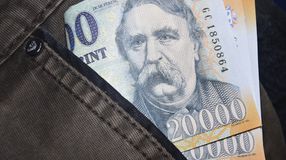 A minimálbér 200 ezer forintra, a garantált bérminimum 260 ezer forintra emelkedik