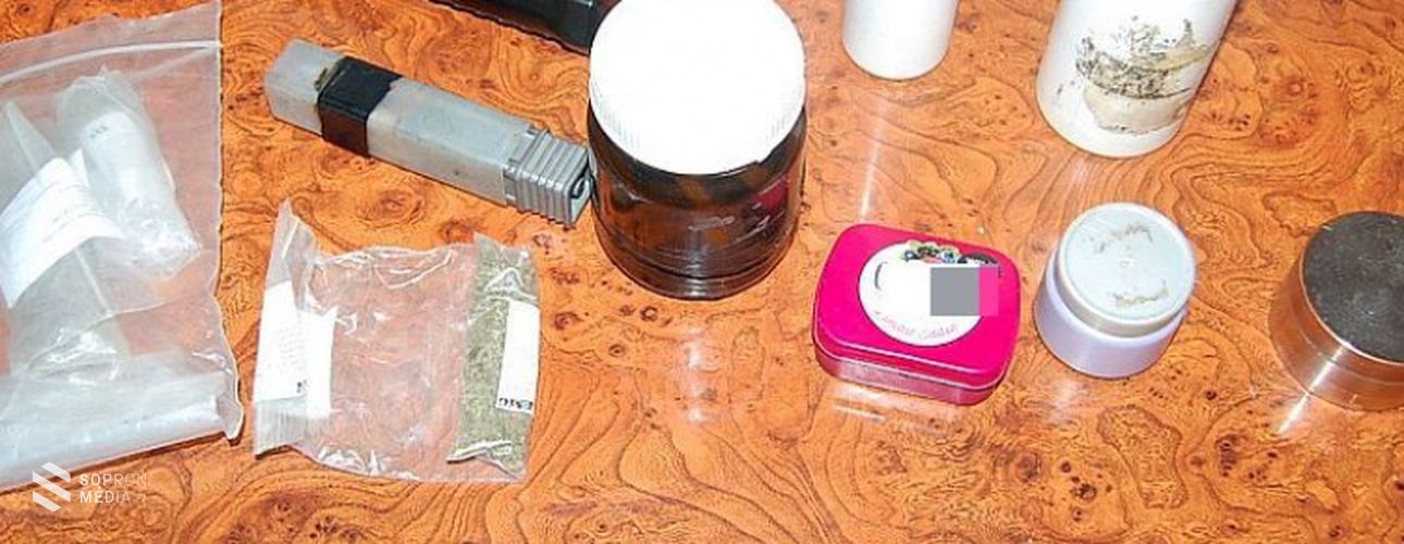 Kábítószergyanús anyagot találtak a rendőrök Csornán