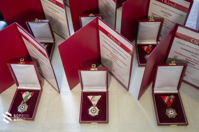 A Magyar Vöröskereszt Sopron Területi Szervezete is rendszeresen elismeri az önkéntesek példamutatását