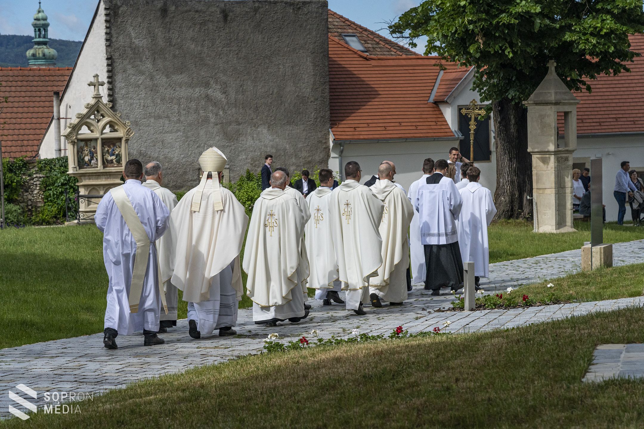 Pünkösdhétfőn fogadták a bérmálkozók a Szentlélek ajándékait