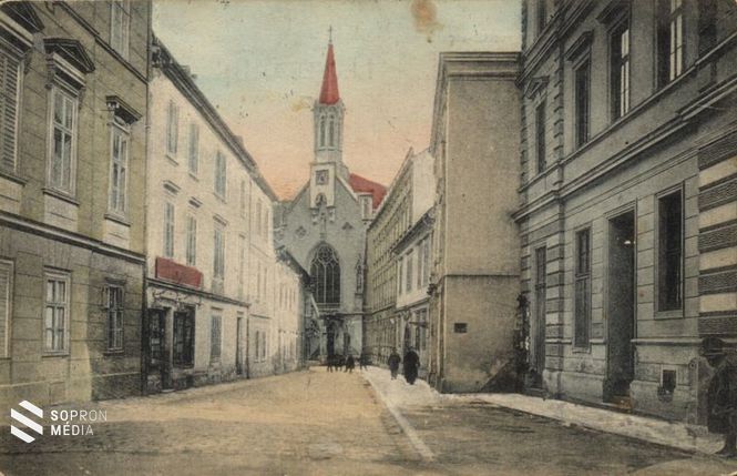 Fegyvertár utca az Orsolya templommal 