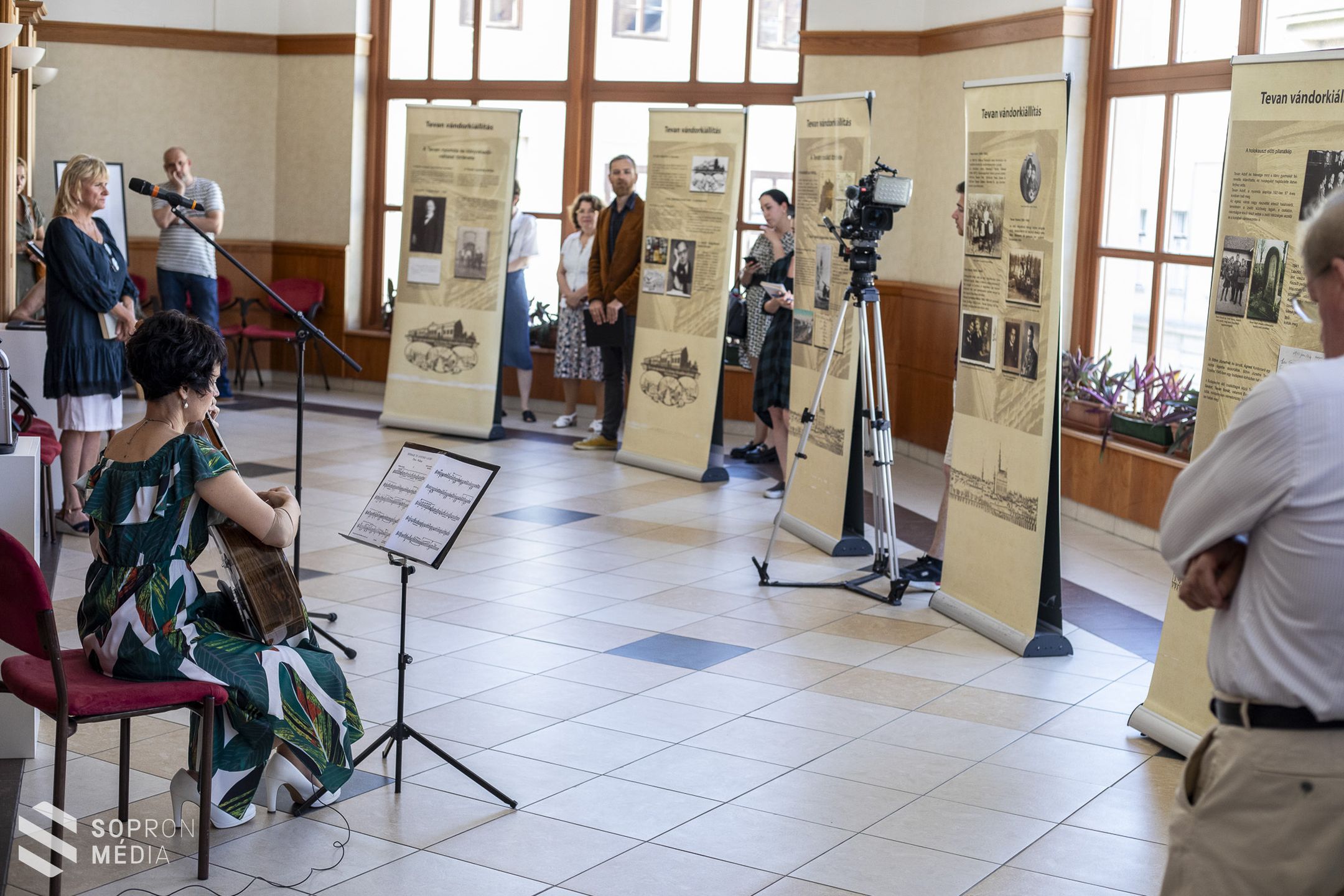 Megnyitotta kapuit a Tevan család és nyomdatörténeti vándorkiállítás Sopronban