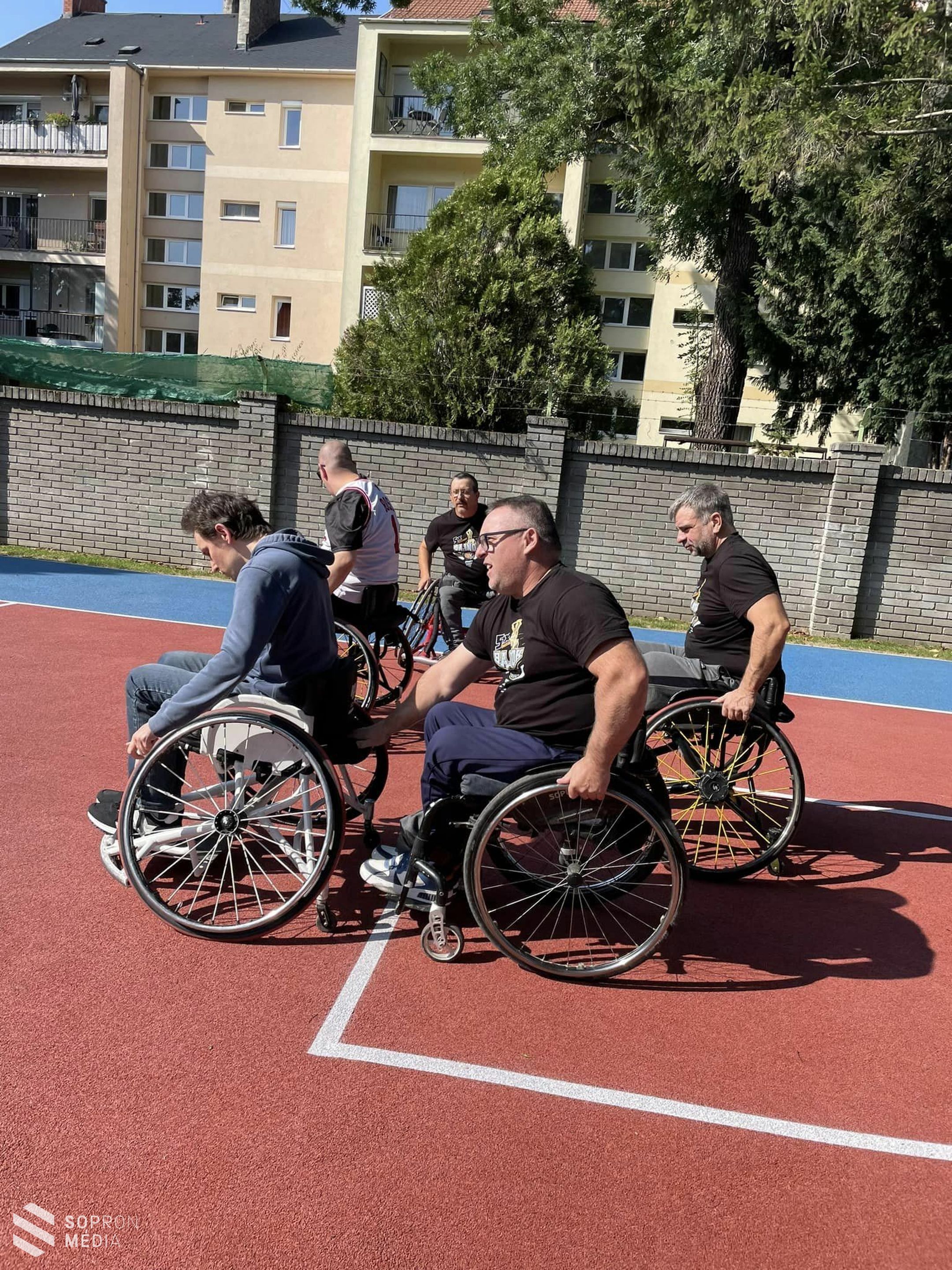 Bajnokokkal kosaraztak a Soproni Szociális Intézmény ellátottjai
