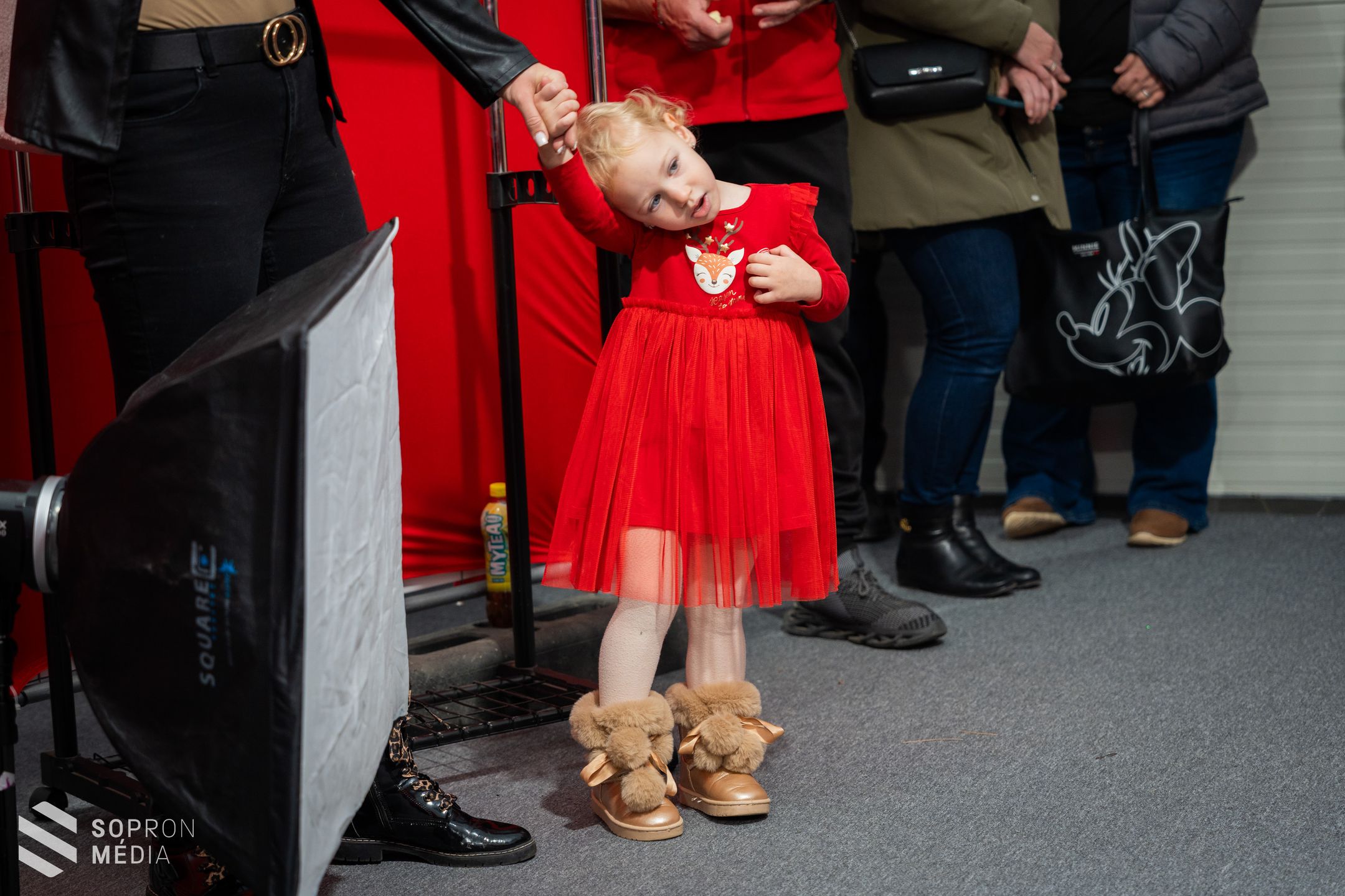 Megérkezett Sopronba a lappföldi Mikulás