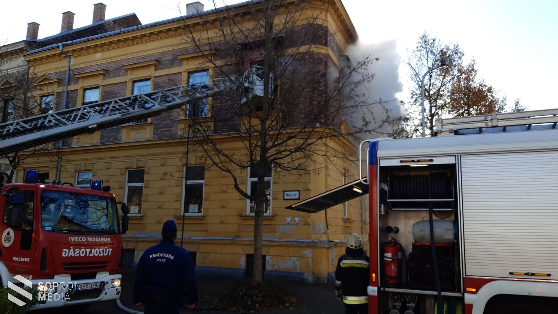 Tűzeset a Batsányi utca - Deák tér sarkán