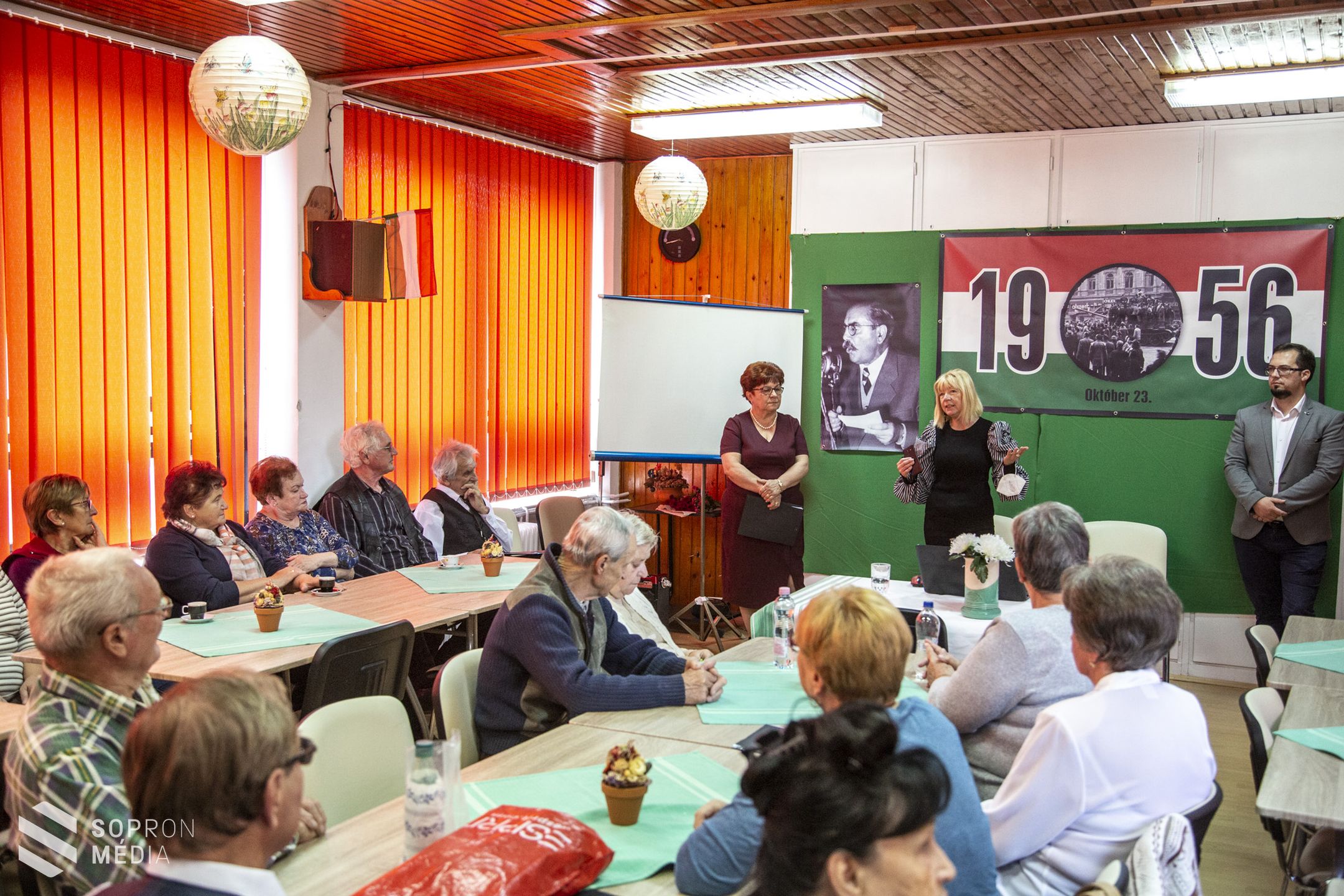 Előadás és műsor ’56 tiszteletére a Jereván lakótelepen
