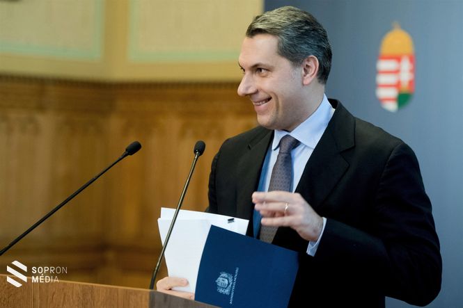Lázár János sajtótájékoztatója