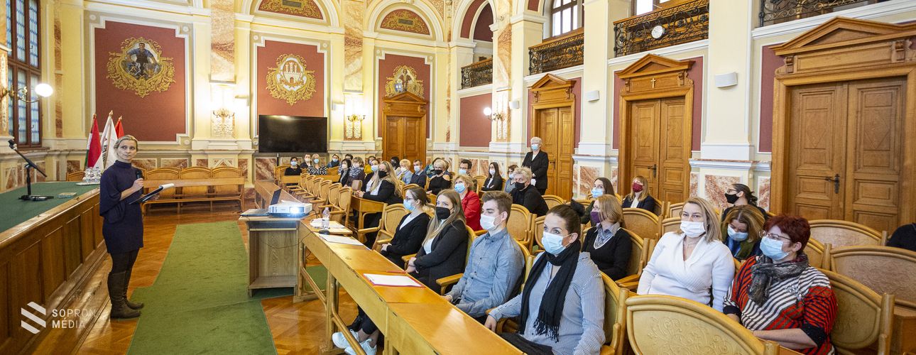 Éves szakmai tanácskozását tartotta a Sopron és Környéke Család és Gyermekjóléti Ellátás Intézet