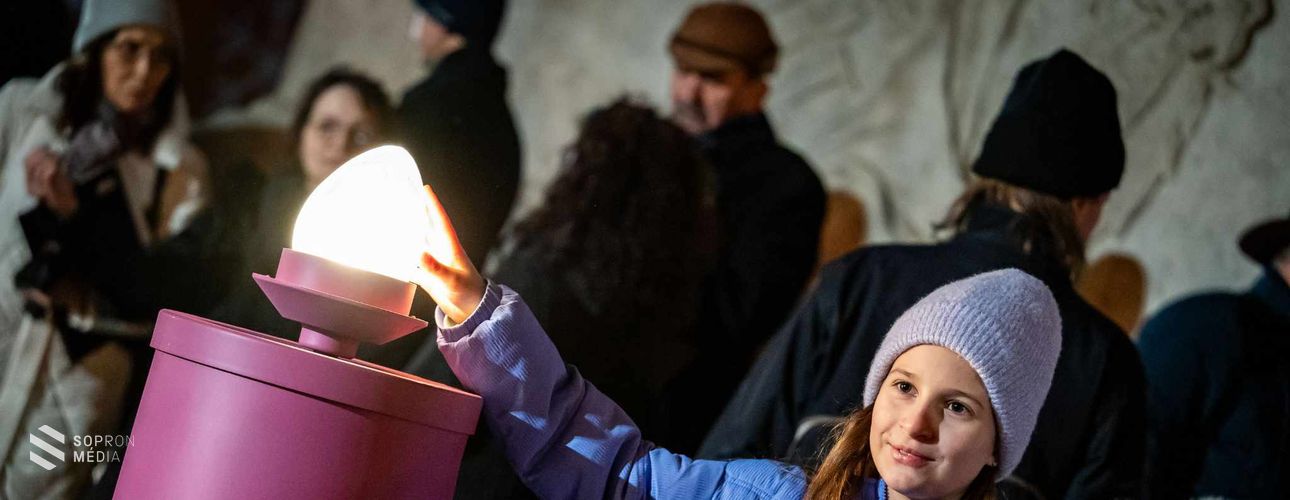 Az öröm lángja is fellobbant Sopron adventi koszorúján