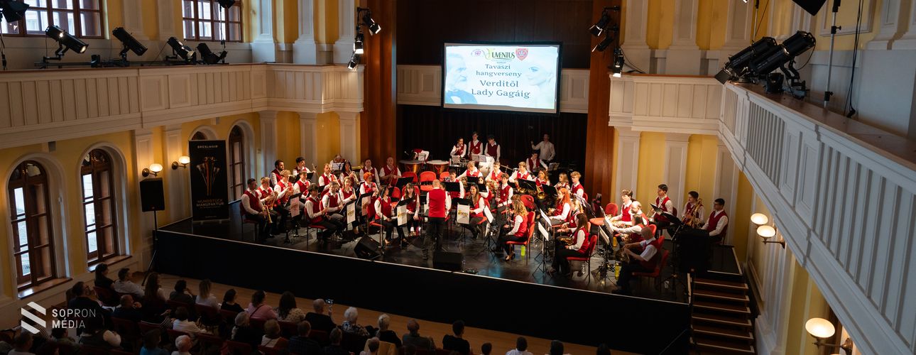 Verditől Lady Gagáig - széles palettával készült a Juventus zenekar