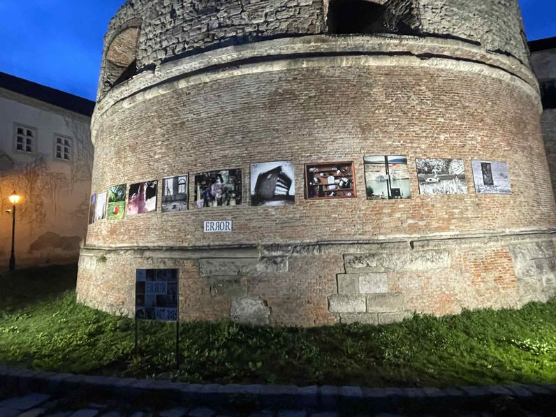 "Error" - a Soproni Fotóművészeti Kör kiállítása a Várkerületen