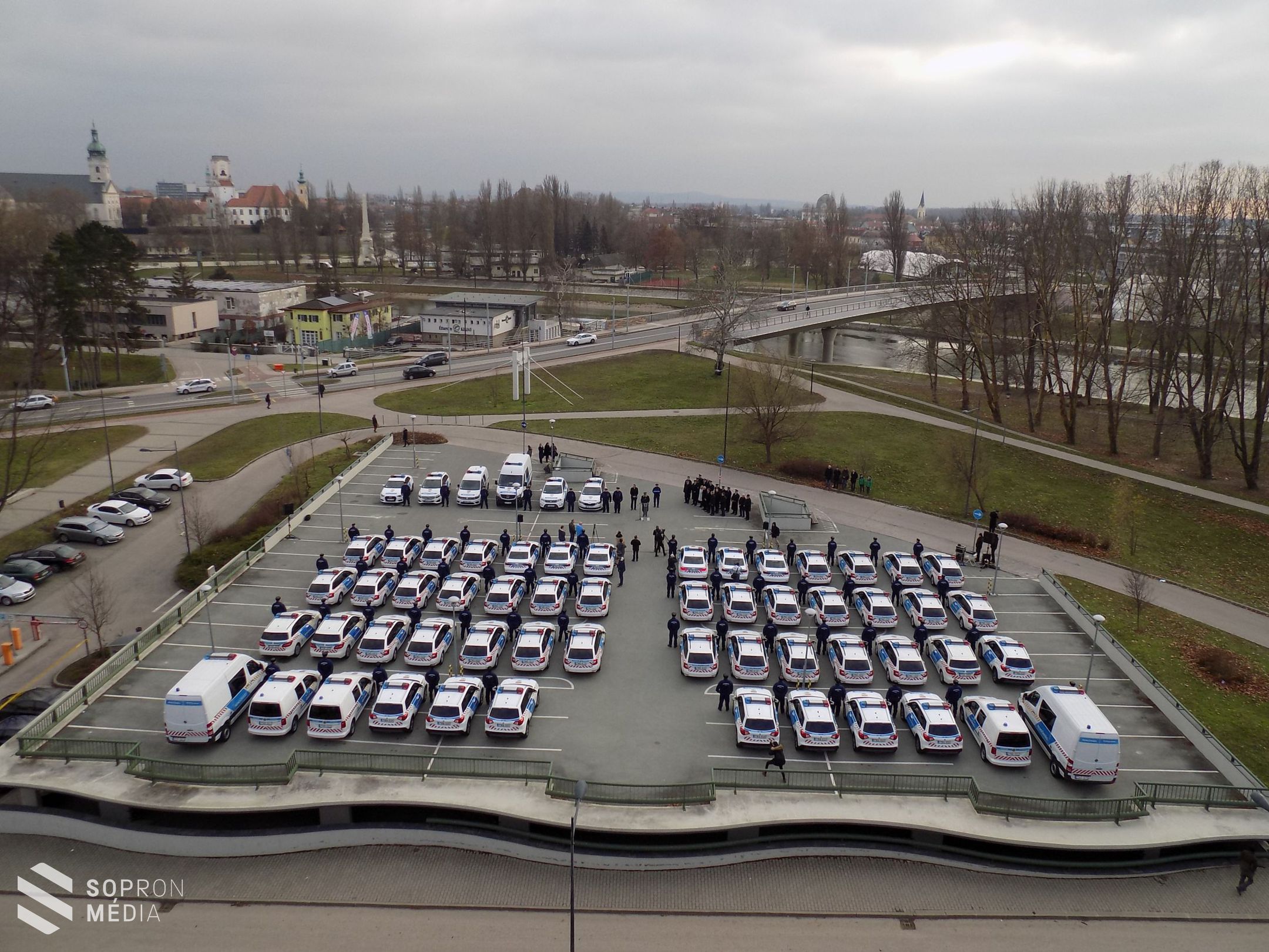 Új járőrgépjárműveket adott át Győr-Moson-Sopron megye rendőrfőkapitánya

