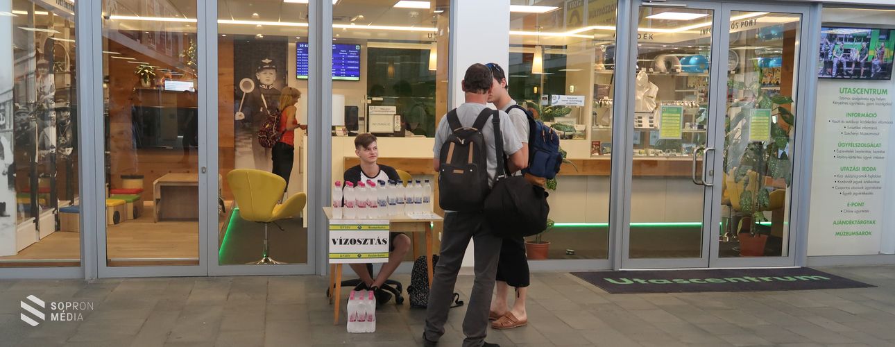 Hőségriadó – vizet oszt utasainak a GYSEV Zrt.