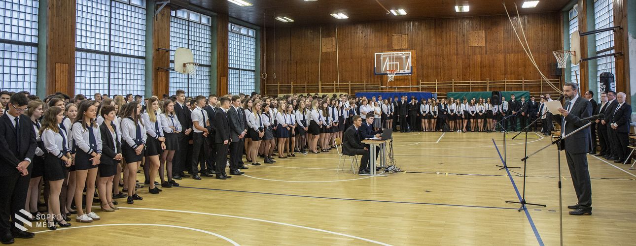Sopronban több mint 10 ezer diáknak kezdődött meg a ma a tanév