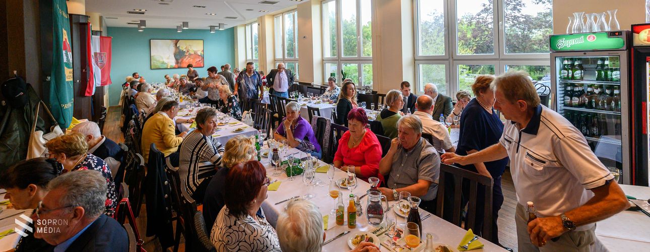 Idősek világnapi program és összetartozás