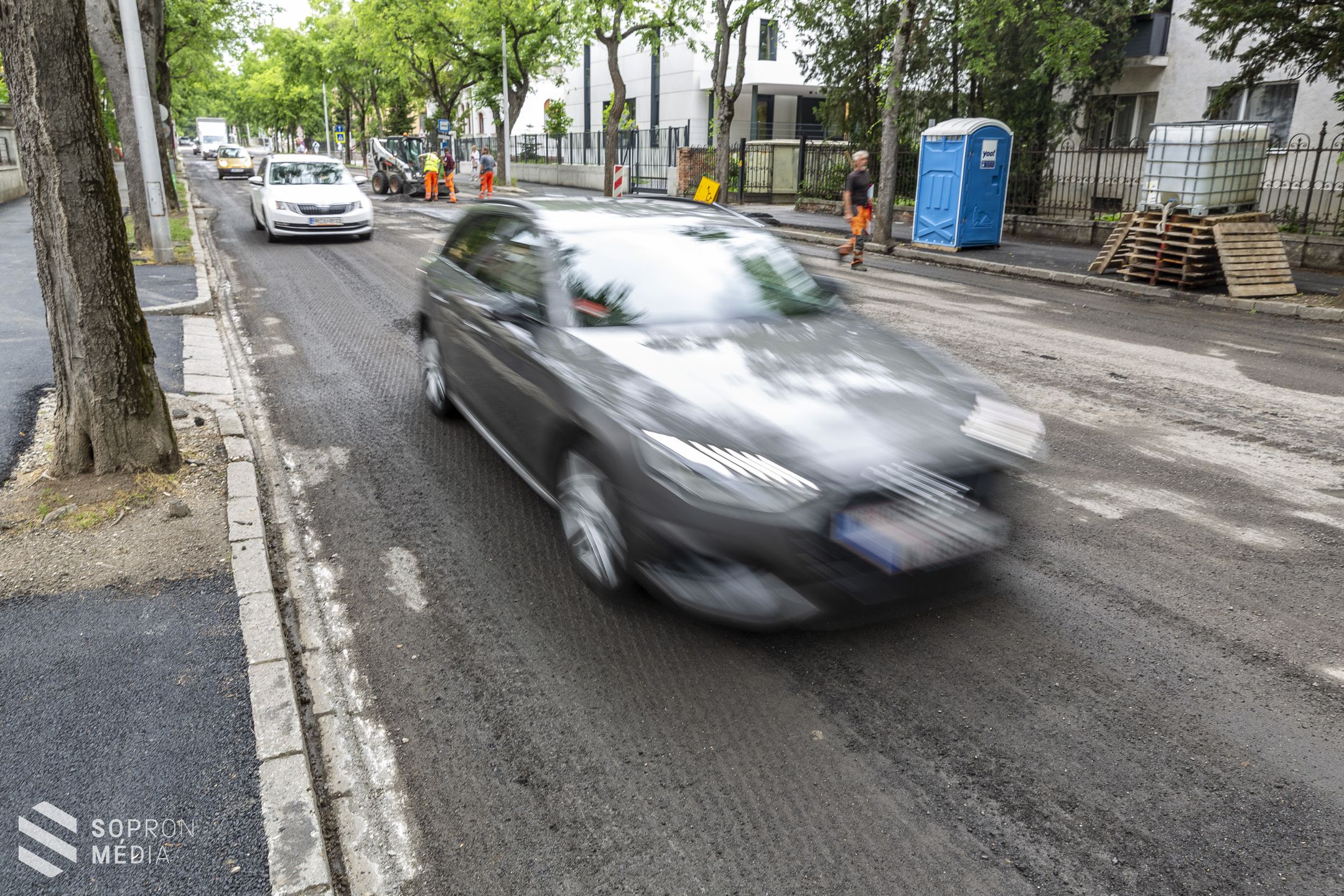Elkezdődött a Kossuth Lajos utca útburkolatának felújítása