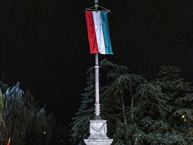 Trianon 100 - helyezzük el az emlékezés virágait és gyújtsunk mécsest a Hűség zászlónál!