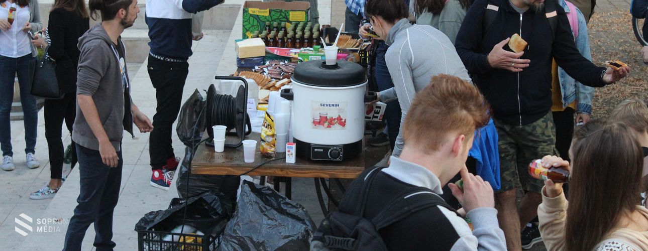 Közösen reggeliztek a helyi bringások