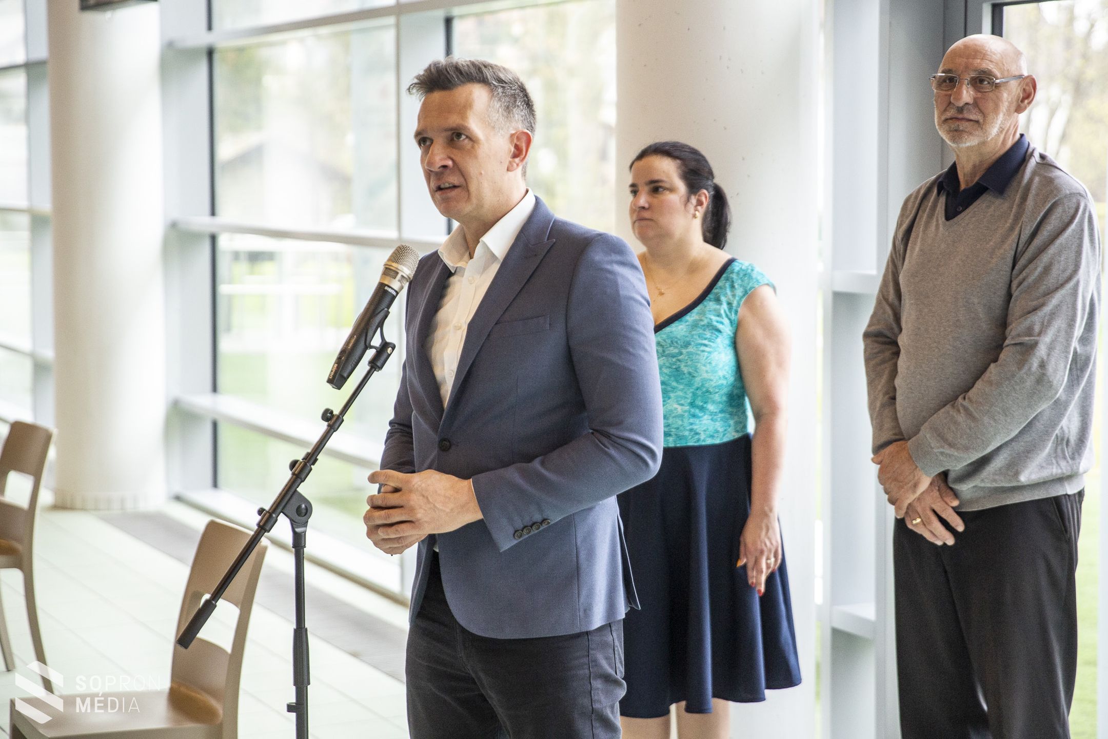 Közel ötszáz úszóversenyző állt fel a rajtkőre a III. Lővér Kupán