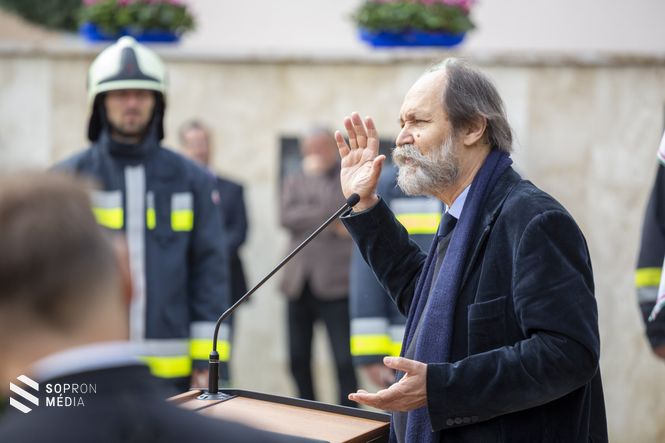prof. dr. Csorba László