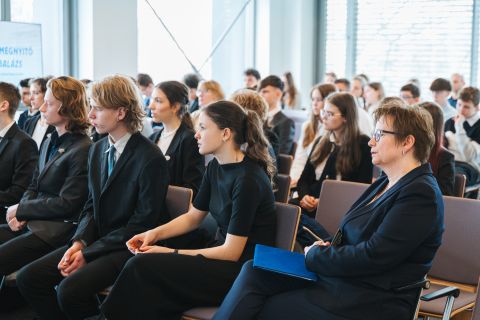 A VIII. Estöri középdöntője