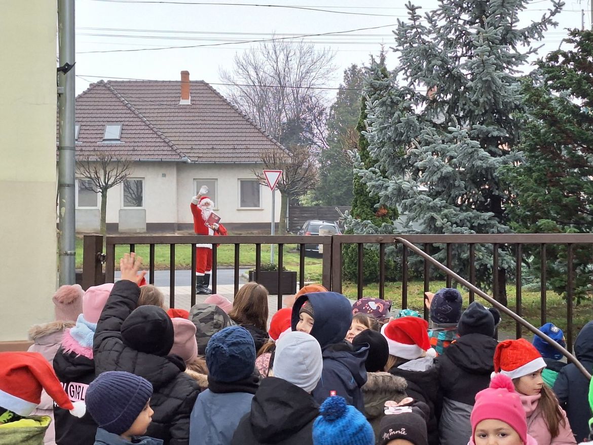 Mikulás várás az alsó tagozaton