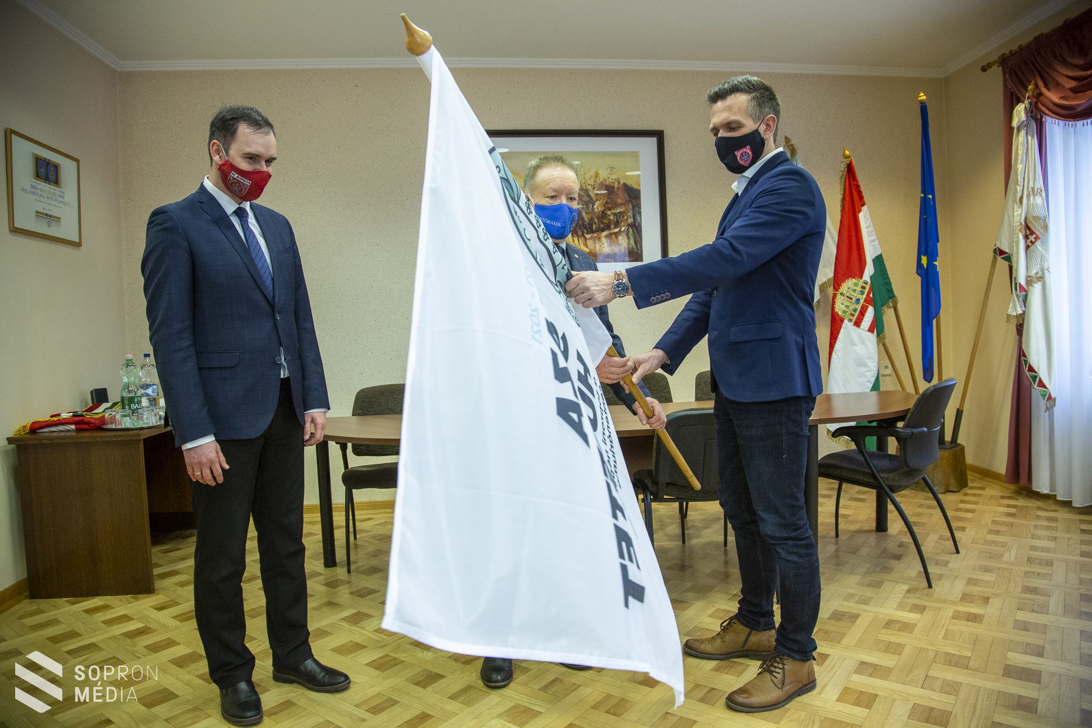 Újabb három településen lobognak már a centenáriumi zászlók