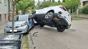 Parkoló autóknak hajtott egy személygépkocsi Sopronban