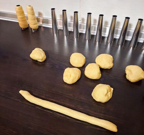 Kürtőskalács tölcsér csokipudinggal töltve