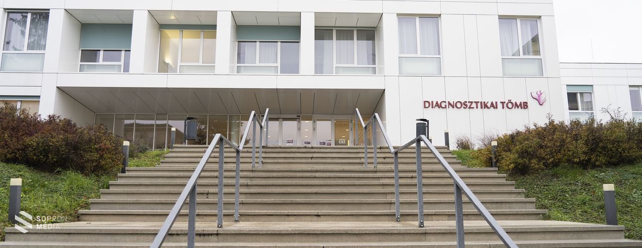 Ezeken az elérhetőségeken tájékoztat a Soproni Gyógyközpont a koronavírusos betegek állapotáról