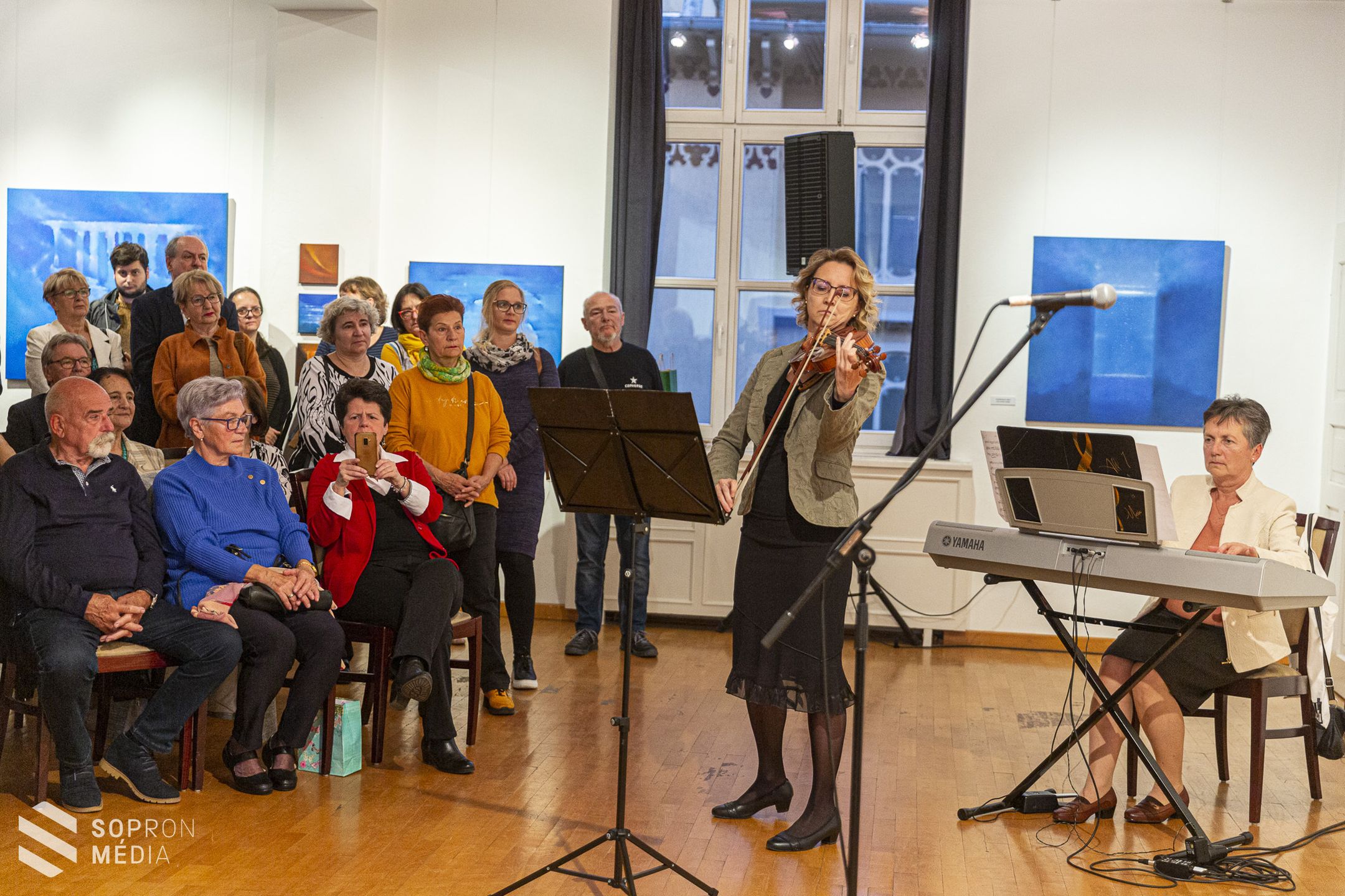 A nap heve nem éget címmel nyílt meg Kovács-Gombos Gábor tárlata