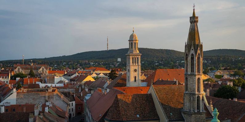 Meghosszabbított nyitvatartás lesz a Tűztoronyban és a Fertőrákosi Kőfejtőben a napfogyatkozás napján!