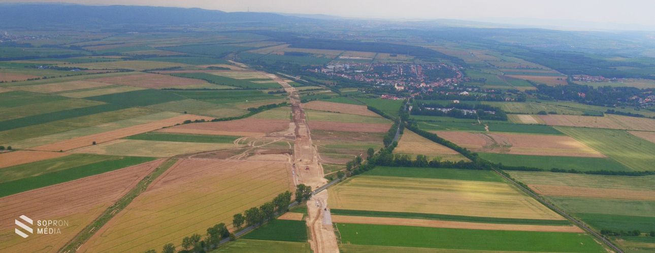 Így épül az M85 új szakasza!