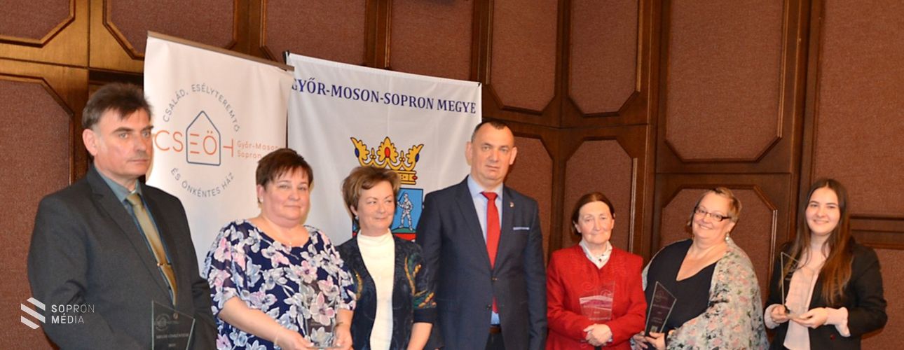 Megye önkéntese díj - dr. Varga Máriát is elismerték