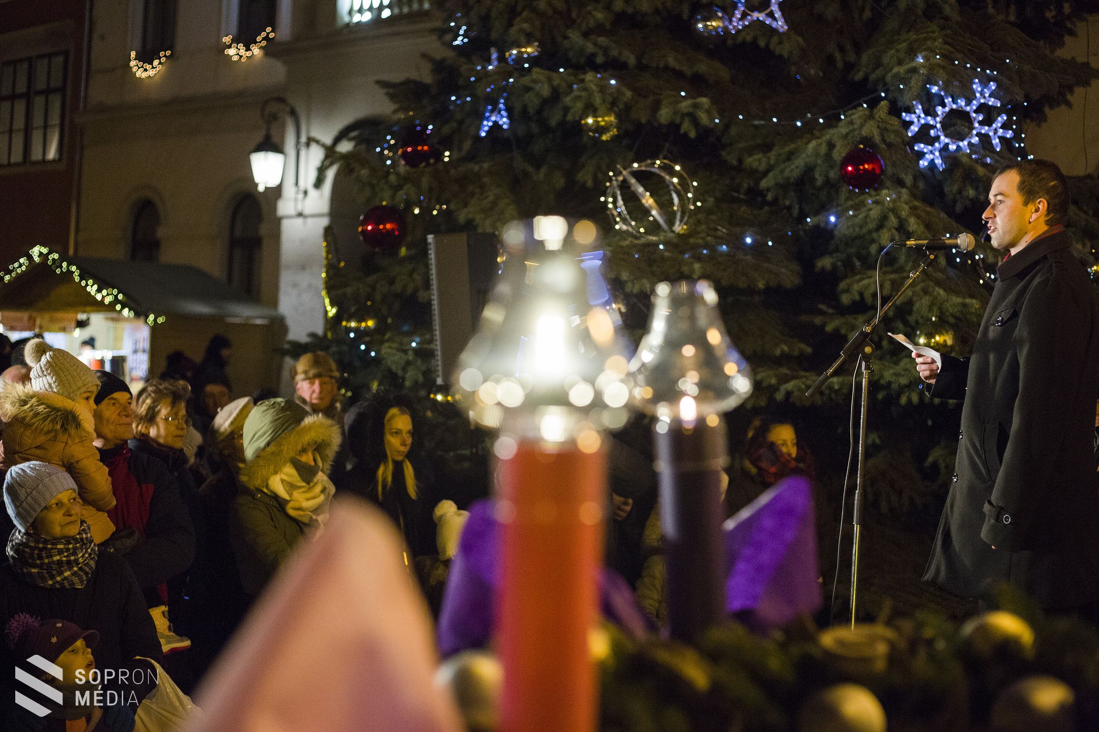 Meggyújtották a Fő téren a második adventi gyertyát is!