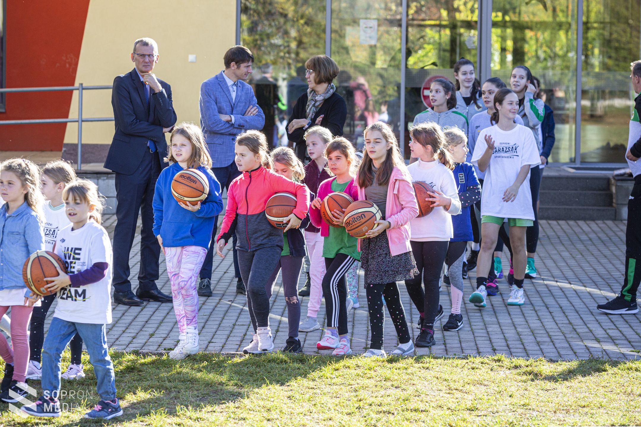Felújították a Hunyadi János Evangélikus Óvoda és Általános Iskola kosárlabdapályáját