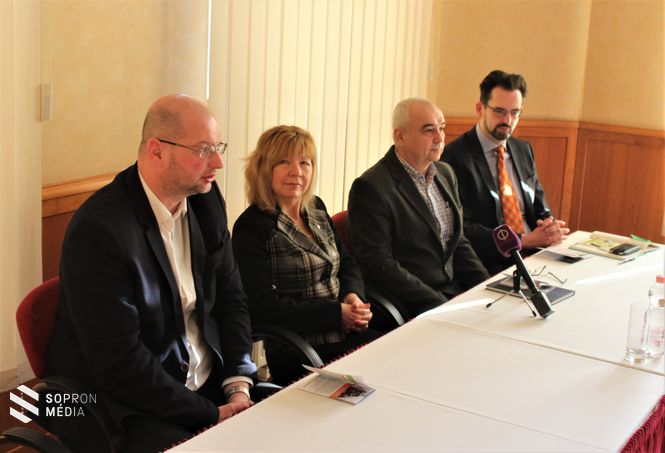 Pataki András, Tóth Éva, Dr. Várszegi Tibor, Kóczán Péter (b-j)