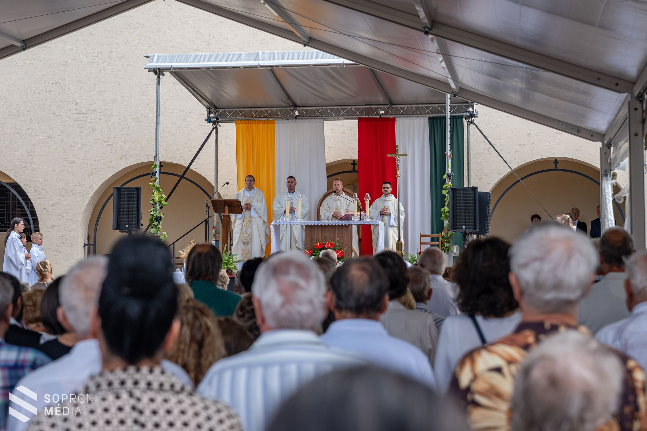 Szentmisével ünnepelték az államalapítást a Szent István-templomban
