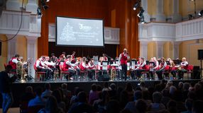 Szólistaparádéval készült adventi koncertjére a Juventus Fúvószenekar