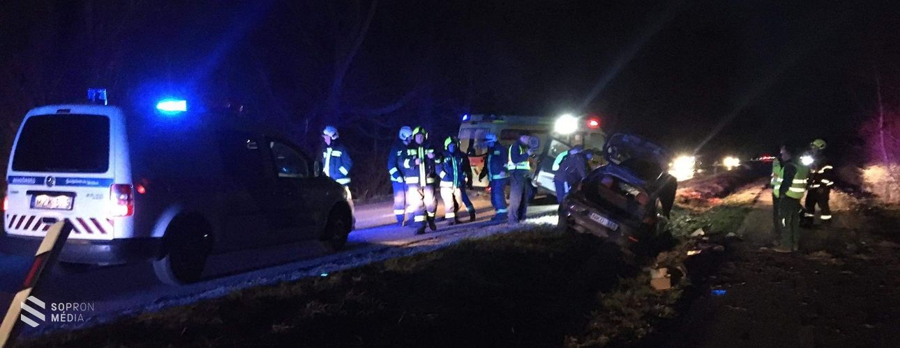 Árokba hajtott egy gépkocsi Fertődnél