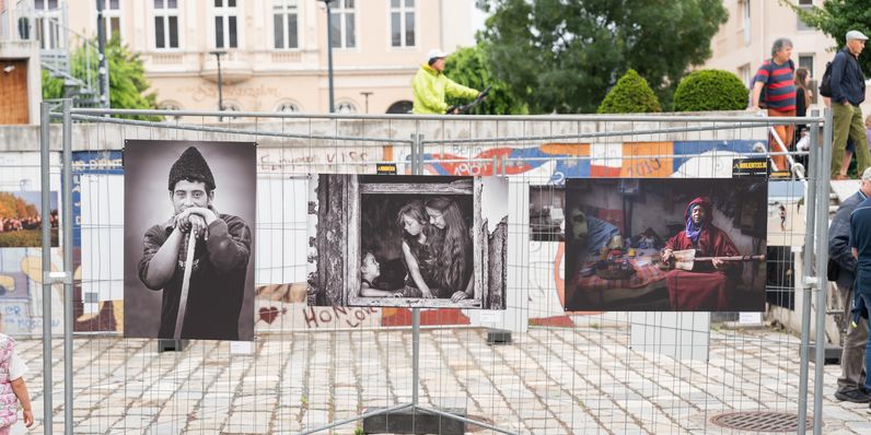 Emberek körülöttünk – Nemzetközi fotókiállítás nyílt a Rondella bástyagödörben