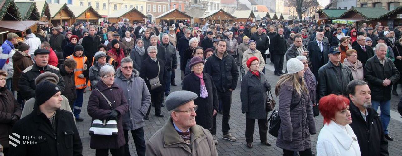 Ünnepélyesen átadták a felújított soproni Várkerületet